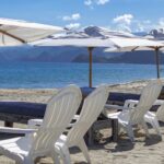 Un octogénaire décède à Vouliagmeni en Grèce après une altercation pour un transat, un homme de 76 ans arrêté