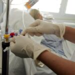 "Un oncologue annonce à une Britannique de 21 ans qu'elle a un cancer incurable, elle découvre 11 ans plus tard qu'il s'agissait d'une erreur"