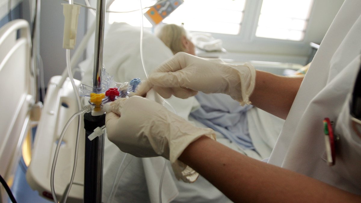 "Un oncologue annonce à une Britannique de 21 ans qu'elle a un cancer incurable, elle découvre 11 ans plus tard qu'il s'agissait d'une erreur"