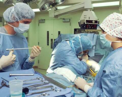 Un patient devenu handicapé après une opération au Qatar obtient 750 000 euros d'indemnités