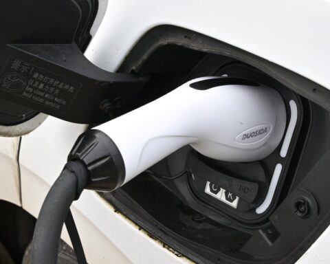 Un propriétaire de Kia EV9 découvre une facture de 14 500 euros après une recharge au Canada due à un bug