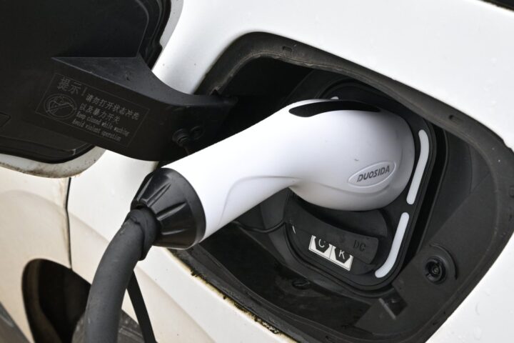 Un propriétaire de Kia EV9 découvre une facture de 14 500 euros après une recharge au Canada due à un bug