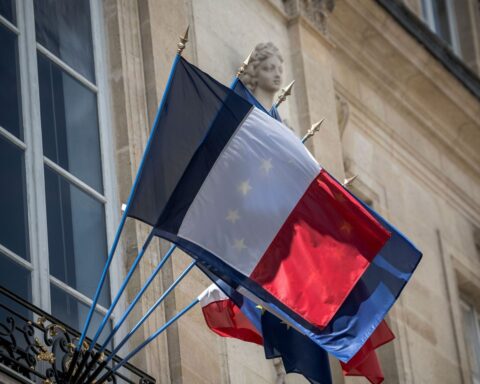Un rapport préconise de redonner aux régions et départements leur capacité d’initiative en France