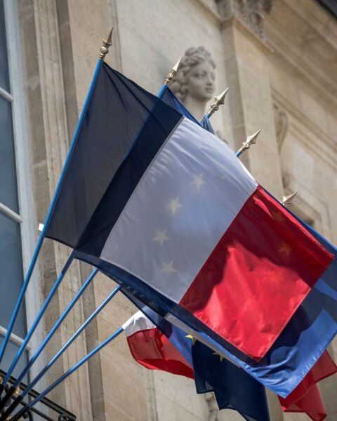 Un rapport préconise de redonner aux régions et départements leur capacité d’initiative en France