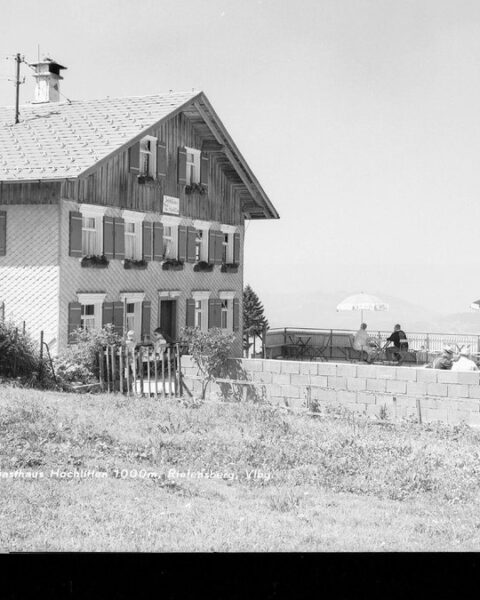 Une ancienne victime de la secte Methernitha dénonce les abus du gourou "Vatti" dans un documentaire