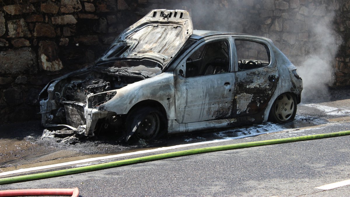Une Britannique découvre des ossements dans la voiture de ses parents décédés lors des incendies en Espagne