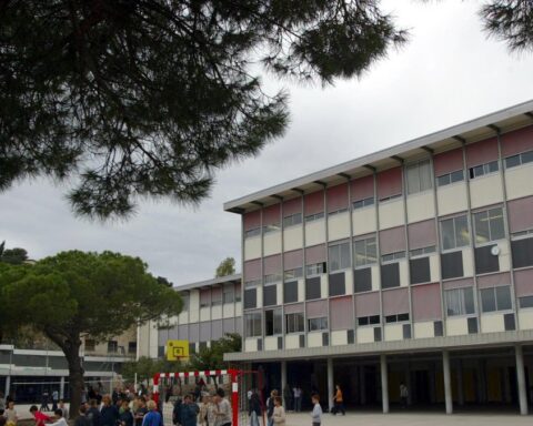 Une femme démissionne après avoir été sélectionnée pour un poste de CPE, mais un autre candidat est choisi