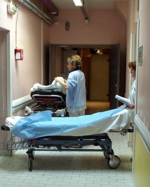 Une infirmière espagnole rétablie dans ses droits après un licenciement jugé disproportionné