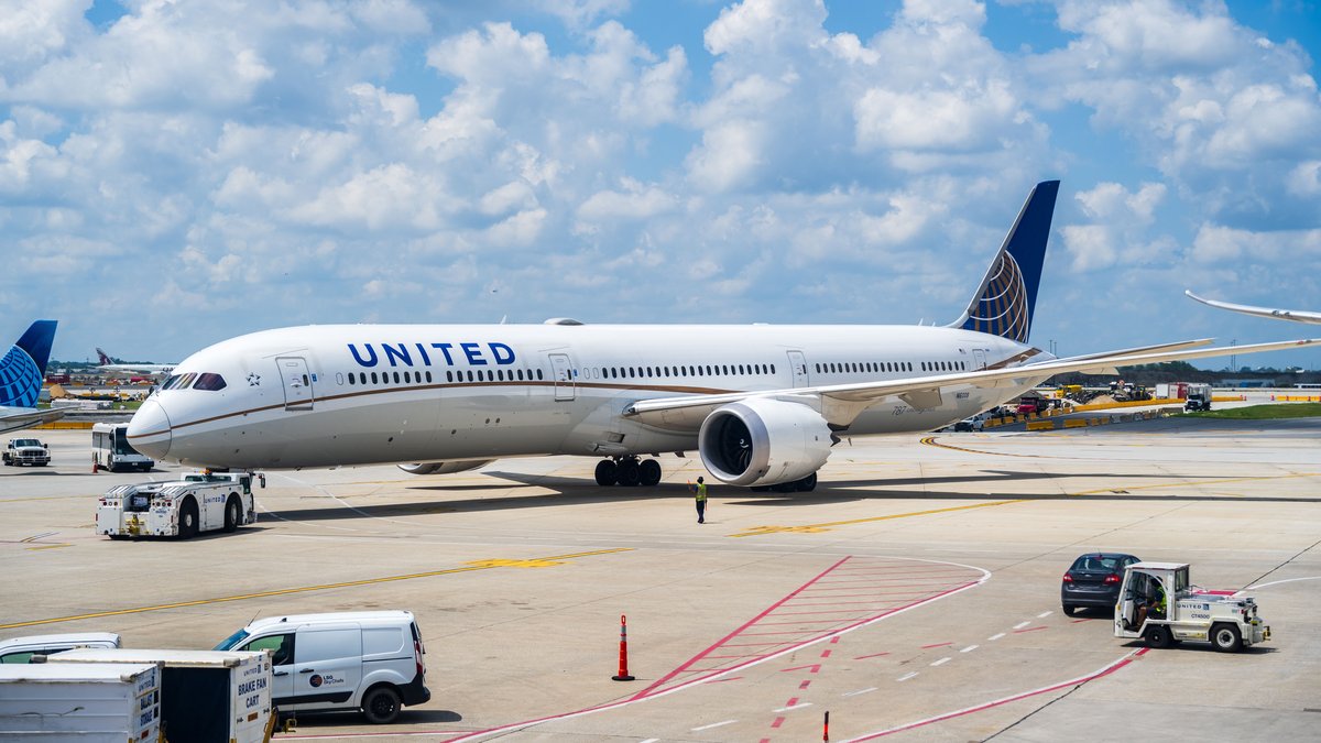 Une passagère de United Airlines dénoncée par le personnel après avoir signalé un voisin se masturbant en plein vol