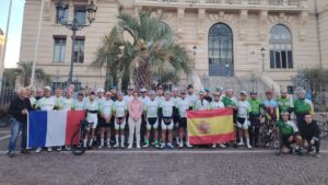 Une quarantaine de cyclistes de l'Edelweiss relient Tarbes à Huesca en Espagne