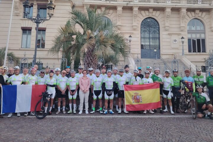Une quarantaine de cyclistes de l'Edelweiss relient Tarbes à Huesca en Espagne