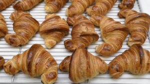 Une retraitée suisse paie un croissant 1 700 euros par erreur dans une boulangerie