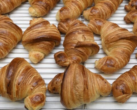 Une retraitée suisse paie un croissant 1 700 euros par erreur dans une boulangerie