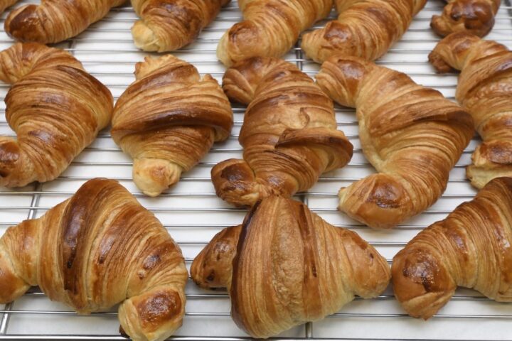 Une retraitée suisse paie un croissant 1 700 euros par erreur dans une boulangerie