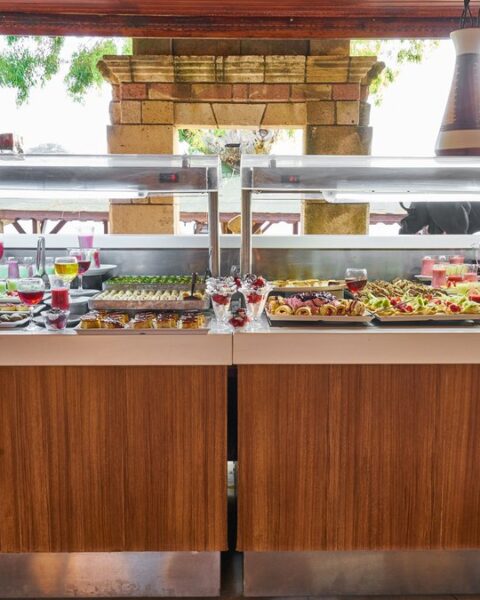 Une serveuse condamnée à un an de prison pour avoir contaminé un buffet avec de l'eau de Javel