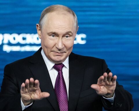 Vladimir Poutine évoque une "chance" de négociations de paix avec l'Ukraine à Vladivostok