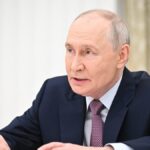 Vladimir Poutine signe un décret interdisant le transport de plus d'un million de roubles vers sept pays voisins