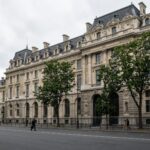 En France, la crise des lycées devient une bataille pour le récit politique