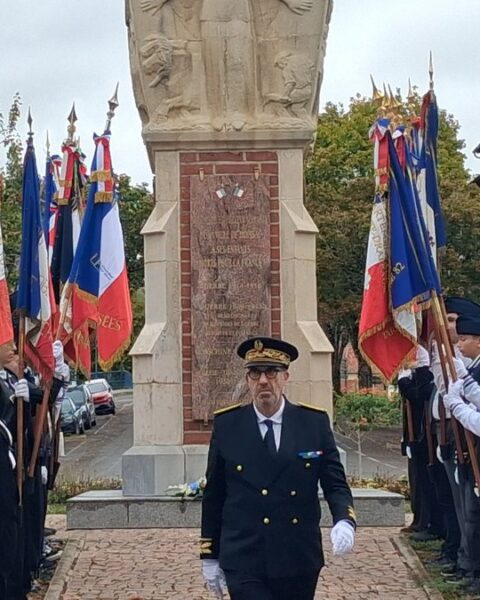 À 44 ans, Sandrine Crabol rejoint l'école des porte-drapeaux à Moissac, encouragée par sa fille