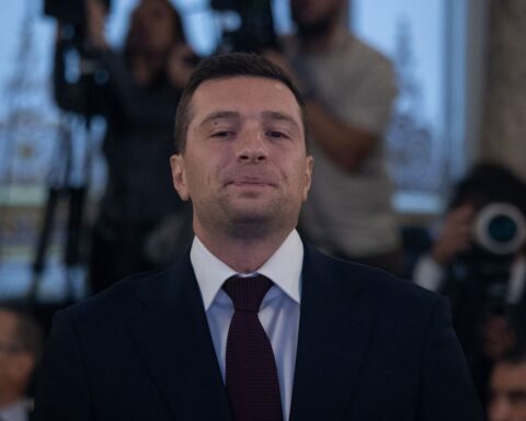 Accusations d’antisémitisme : 87 % des électeurs RN d’accord pour excuser Bardella, malgré la méfiance des Français