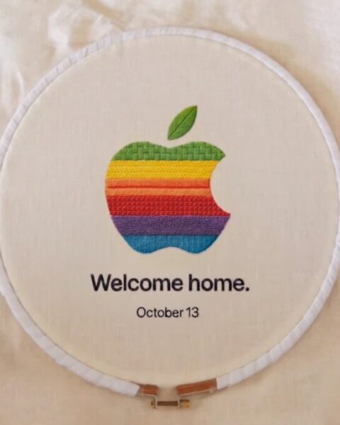 Apple présente son nouveau logo arc-en-ciel à l'occasion de l'événement « Welcome Home », célébrant ses racines de 1977.