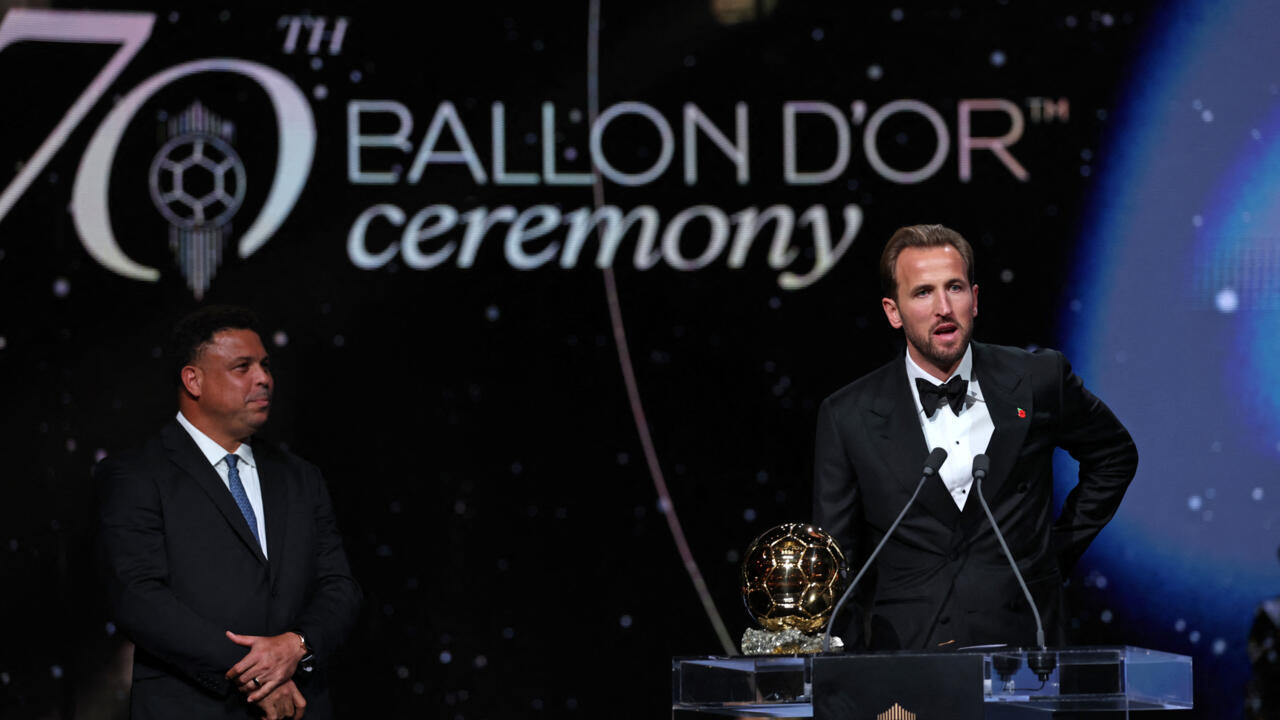 Ballon d'Or 2026 : l'Espagnole Alexia Putellas décroche le titre pour la deuxième fois consécutive. 1 Ballon d'Or 2026 : l'Espagnole Alexia Putellas décroche le titre pour la deuxième fois consécutive.