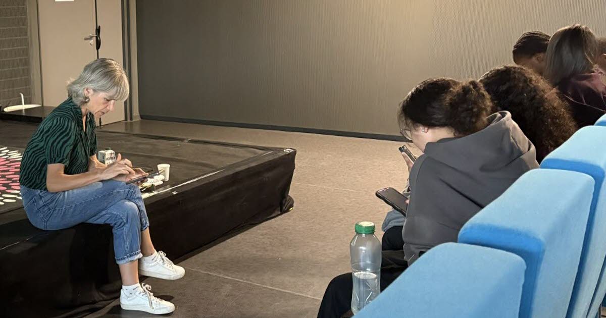 Bron : des adolescents s'expriment librement sur la santé mentale à la médiathèque Jean-Prévost
