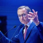 Bruno Retailleau propose d'interdire La France insoumise en réponse aux blocages des lycées
