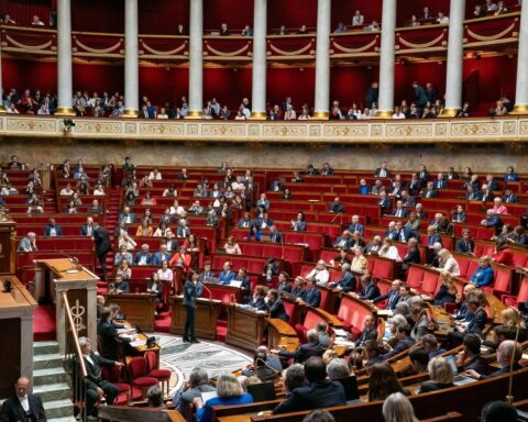 Budget 2027 : adoption symbolique d'un amendement pour une hausse de 20 % des salaires des enseignants