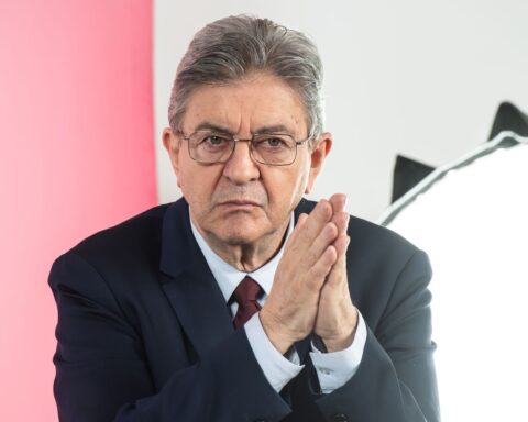 Budget 2027 : Jean-Luc Mélenchon présente ses propositions pour réduire la dette et relancer l'économie