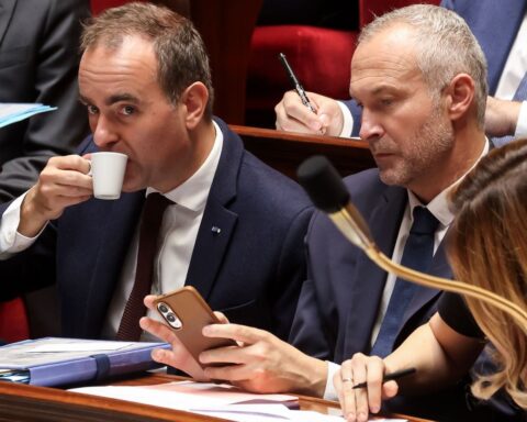 Budget 2027 : Sébastien Lecornu confronté à l'opposition du PS et du RN