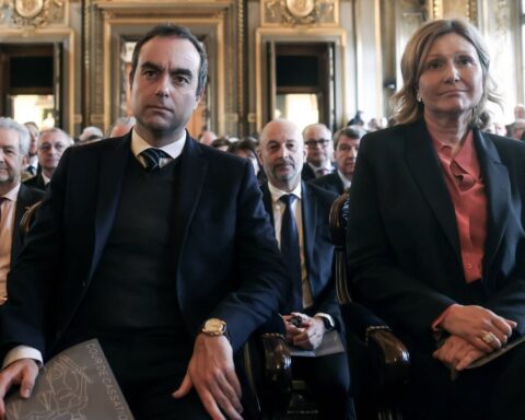 Budget 2027 : Yaël Braun-Pivet appelle Sébastien Lecornu à activer le 49.3 pour éviter la paralysie des débats