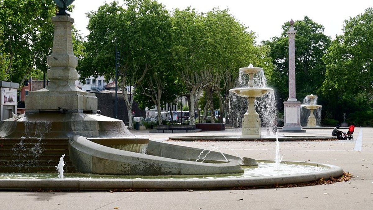 Carcassonne : inauguration d'une stèle en hommage aux victimes juives des attentats du 7 octobre 2023 par le maire RN 1 Carcassonne : inauguration d'une stèle en hommage aux victimes juives des attentats du 7 octobre 2023 par le maire RN