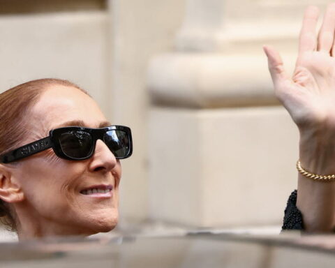 Céline Dion conclut sa série de concerts près de Paris avec émotion