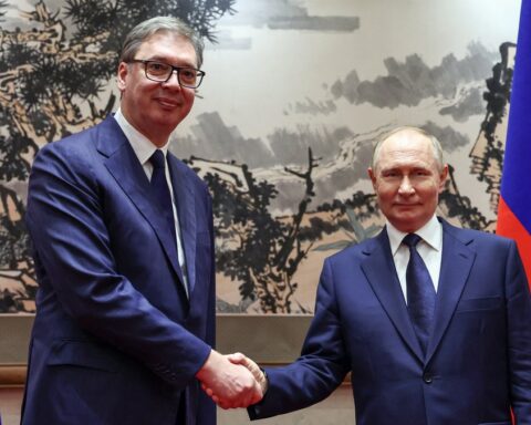 Chute d'Aleksandar Vucic : un affaiblissement du soutien russe en Serbie