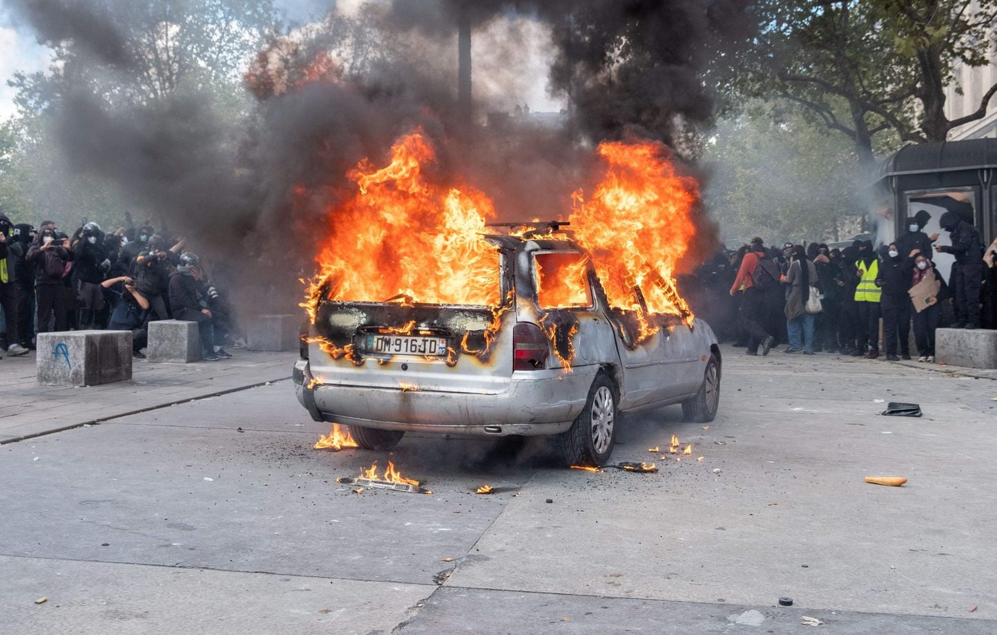 Clash entre Lecornu et Mélenchon sur les violences lors des manifestations du 17 octobre