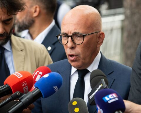 Colère des lycéens : Ciotti demande la révocation de Bagayoko pour « attiser la violence »