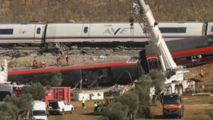 Collision de trains mortelle en Espagne : questions sur la sécurité ferroviaire après 69 décès