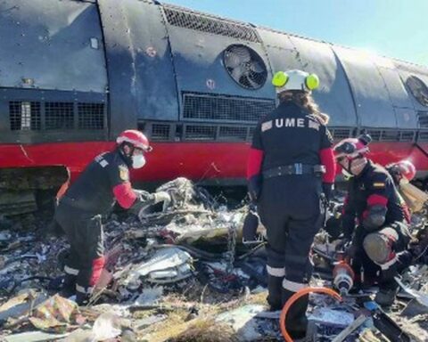 Collision mortelle de trains en Espagne : le Quai d'Orsay annonce deux Français disparus