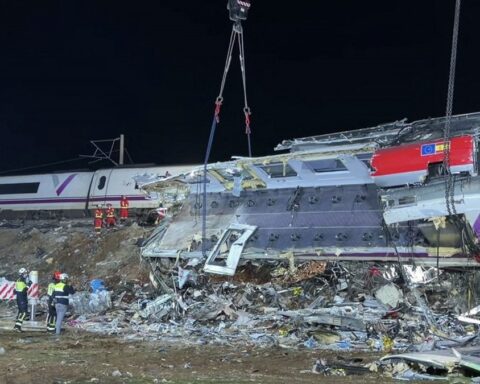 Collision mortelle de trains en Espagne : une série d'erreurs humaines et techniques à l'origine du drame