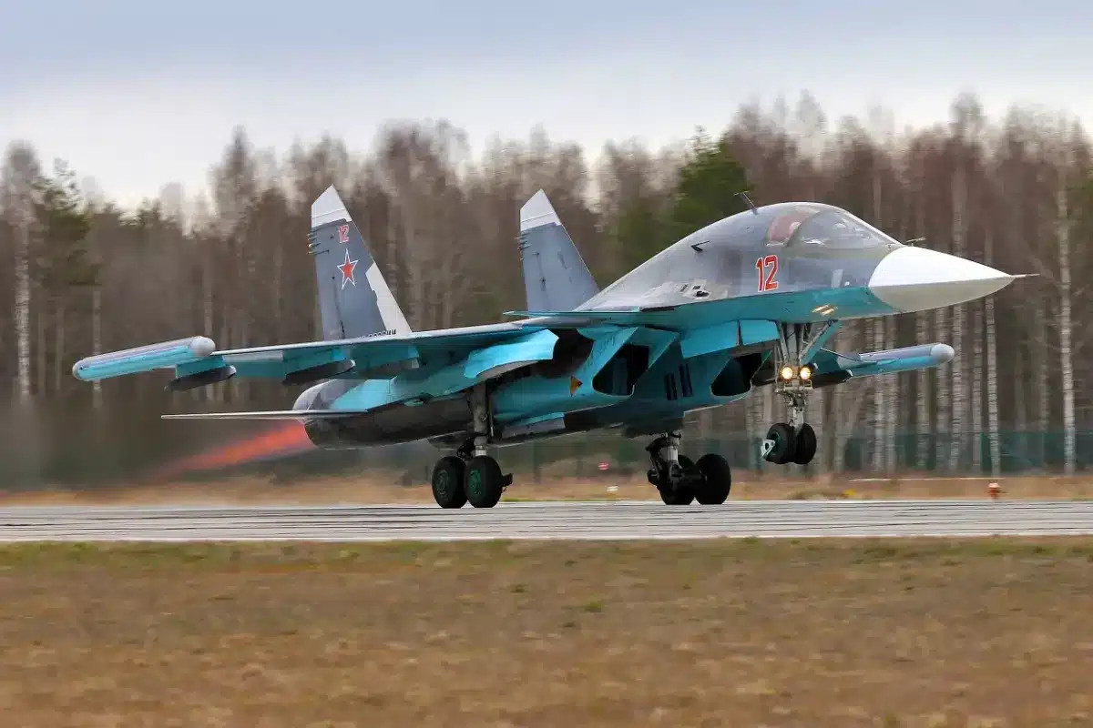 Conflit en Ukraine : Kiev cible un aérodrome russe et détruit six bombardiers SU-34 à l'aide d'un missile de croisière Long Neptune.