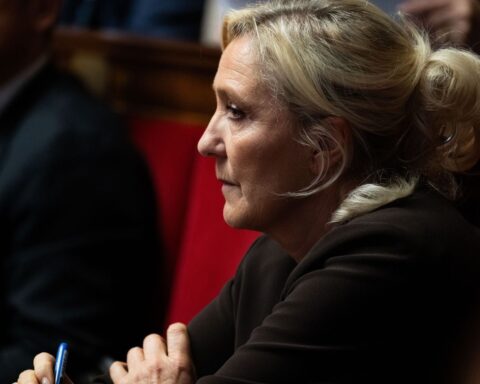 Congrès du Rassemblement national à Orléans : Marine Le Pen cherche à minimiser les craintes sur la sécurité