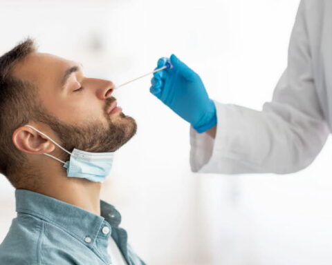 Covid-19 : une hausse des contaminations observée en Île-de-France, la vaccination recommandée