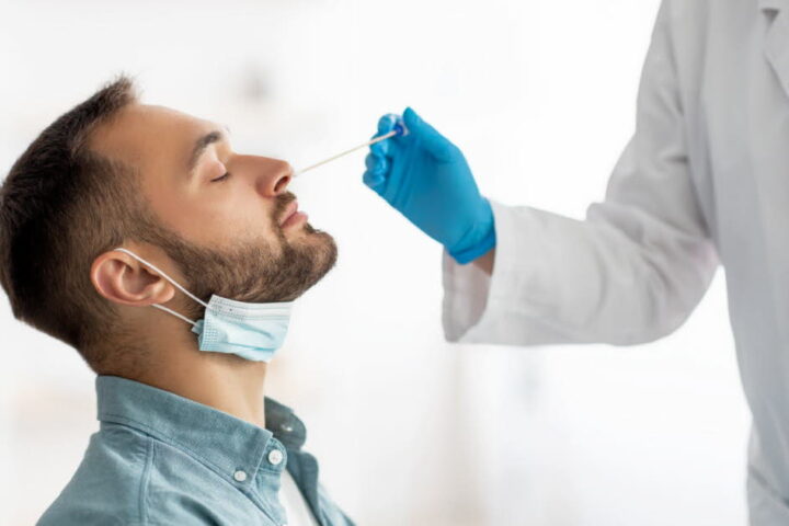 Covid-19 : une hausse des contaminations observée en Île-de-France, la vaccination recommandée