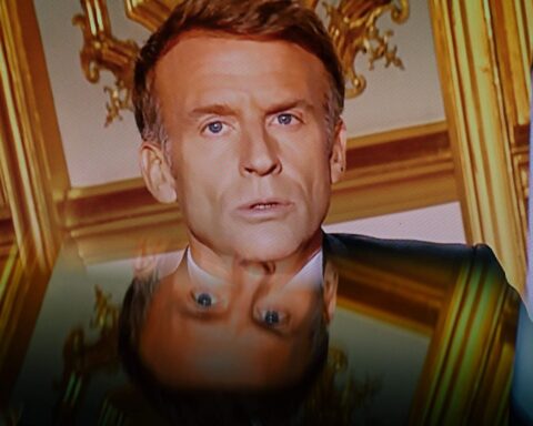 Déception et critiques après l'allocution de Macron sur les violences des manifestations du 17 octobre