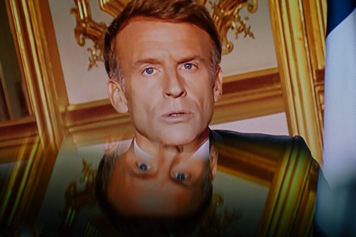 Déception et critiques après l'allocution de Macron sur les violences des manifestations du 17 octobre