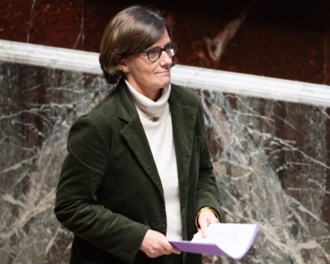 Démission d'Agnès Firmin Le Bodo, corapporteure sur les violences du 17 octobre, en raison d'un déséquilibre politique