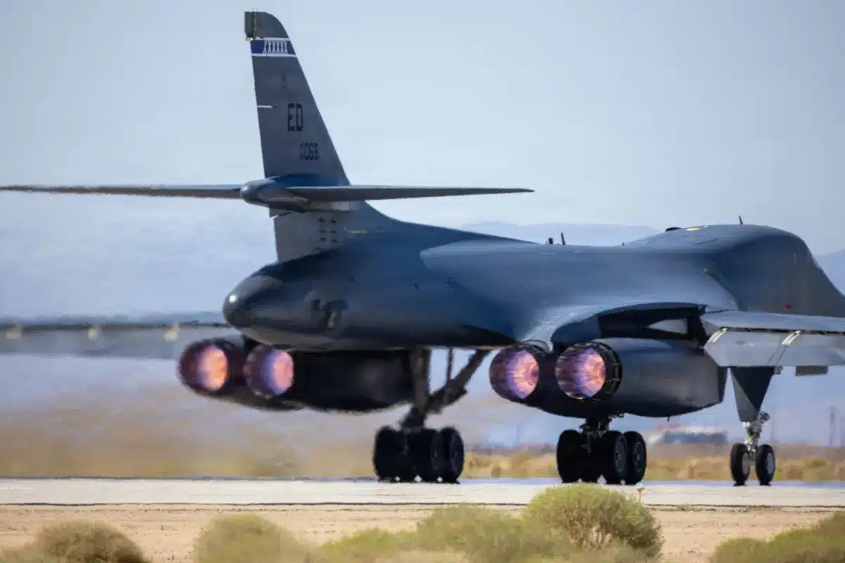 « Des bombardiers américains évacuent une base britannique suite à une alerte terroriste »