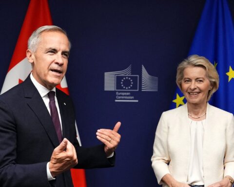Des doutes émergent parmi les pays de l'UE, dont la France, sur le statut de membre associé pour le Canada
