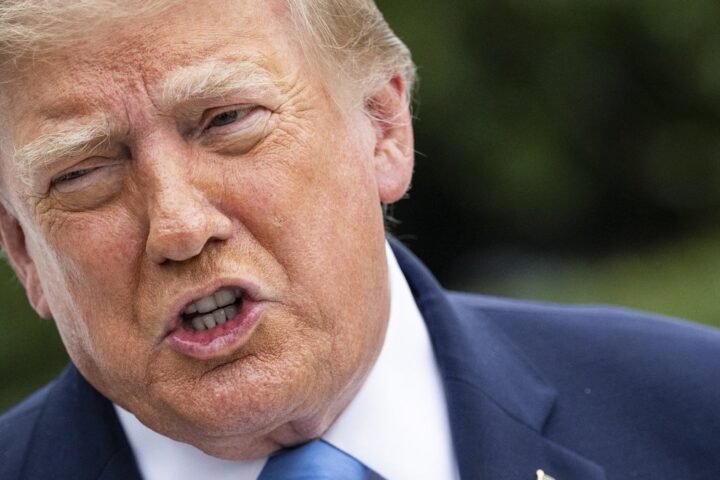 Donald Trump attribue la hausse des prix des carburants aux frappes ukrainiennes contre la Russie